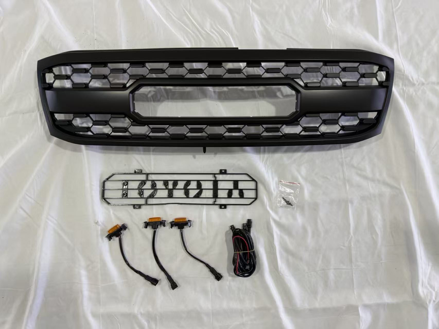 Auto Parts Front Grille Fits for LandCrusier LC100 1998-2002