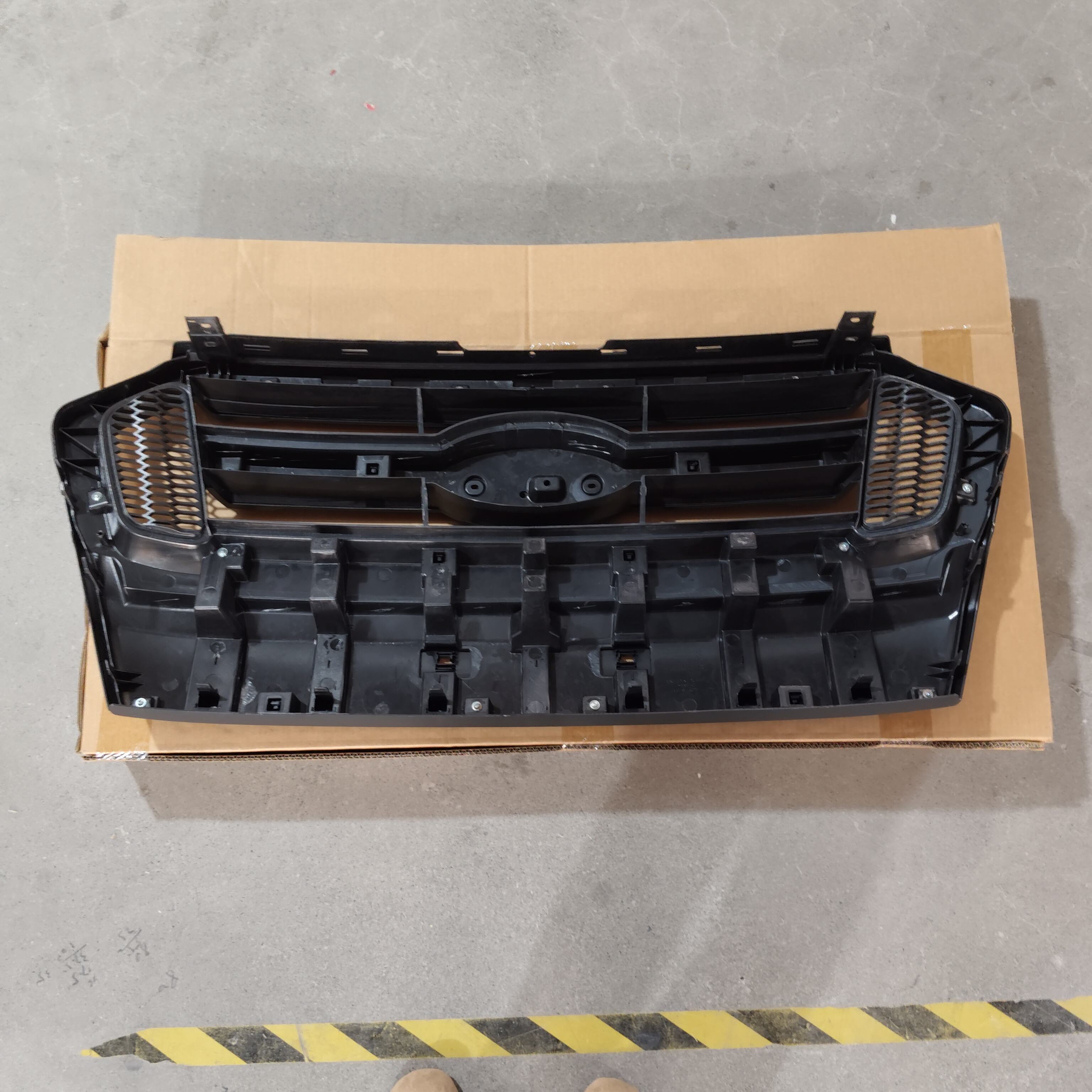 Auto Body Spare Parts Front Grille for Ford Ranger 2016 