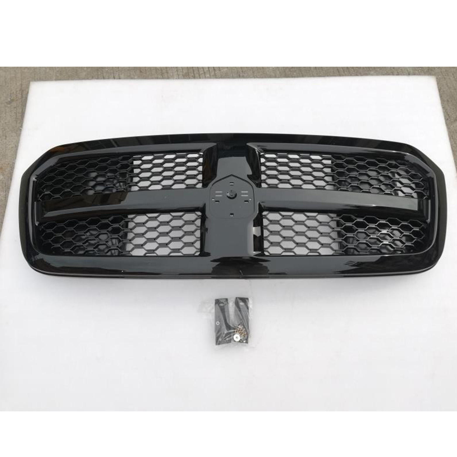 Style Wholesale Factory Product Honeycomb Mesh Grille for Dodge RAM 1500 2013-2018