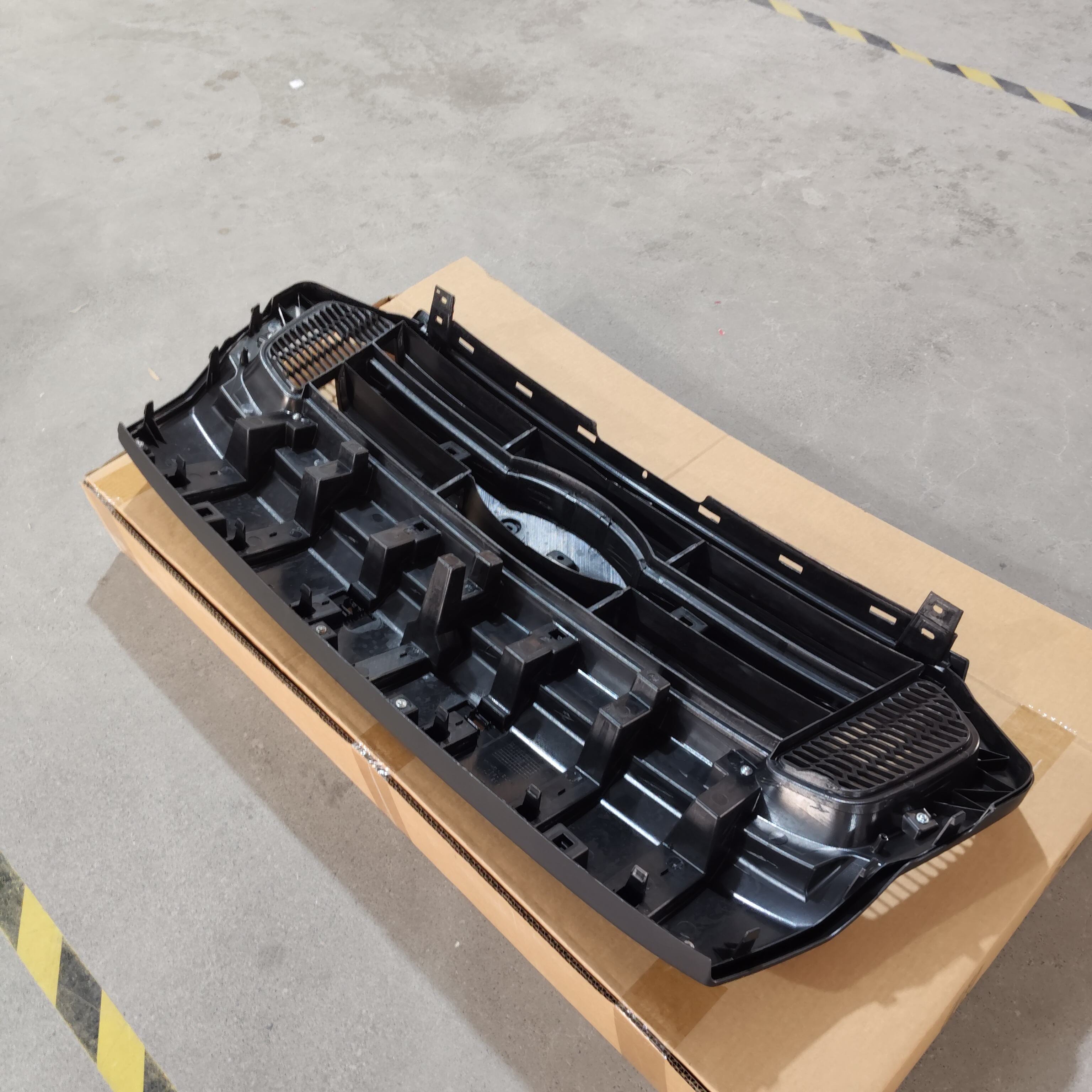 Auto Body Spare Parts Front Grille for Ford Ranger 2016 