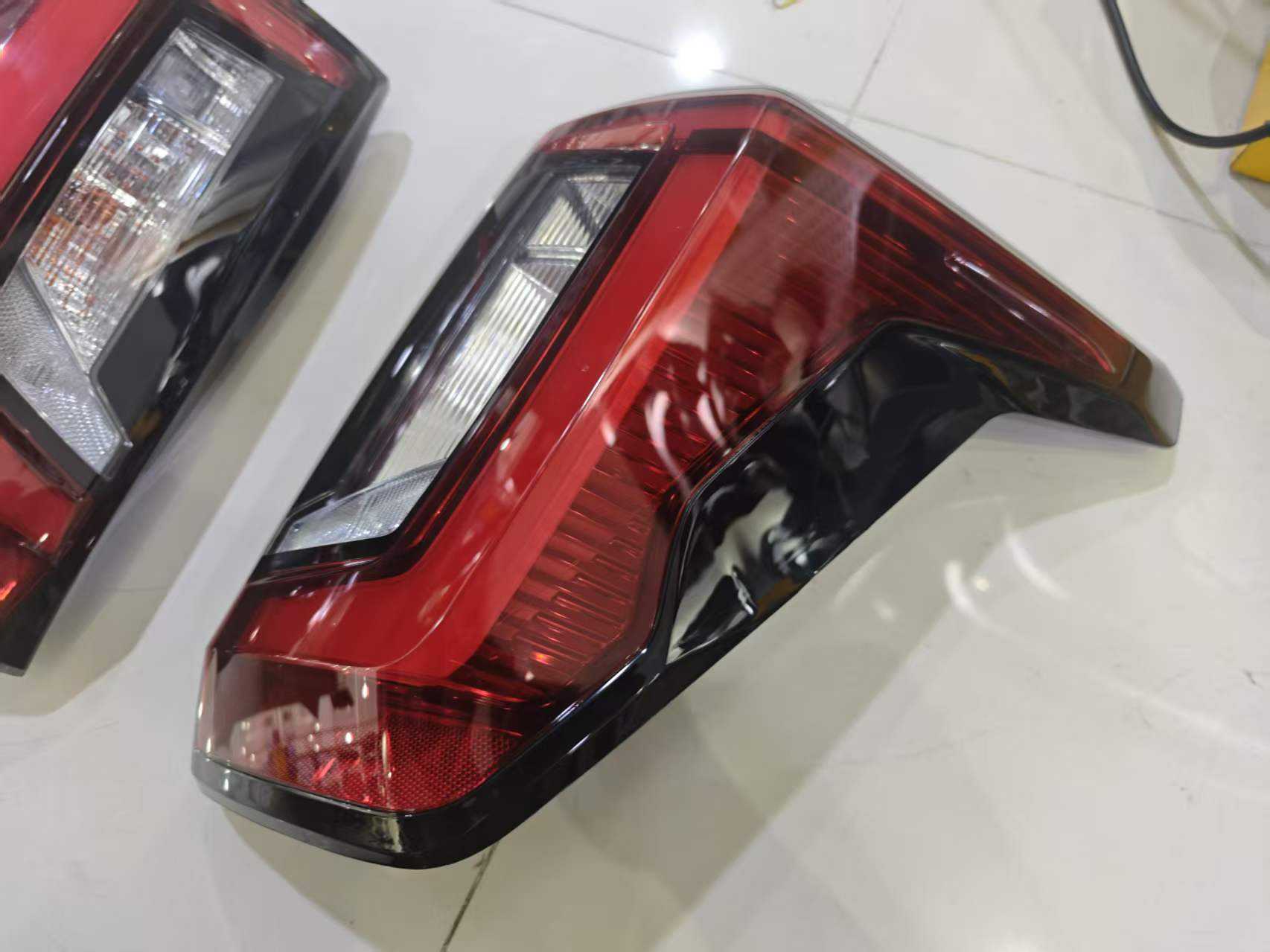 Toyota HILUX Travo Original Style Three Color Lampshade Taillights 2026