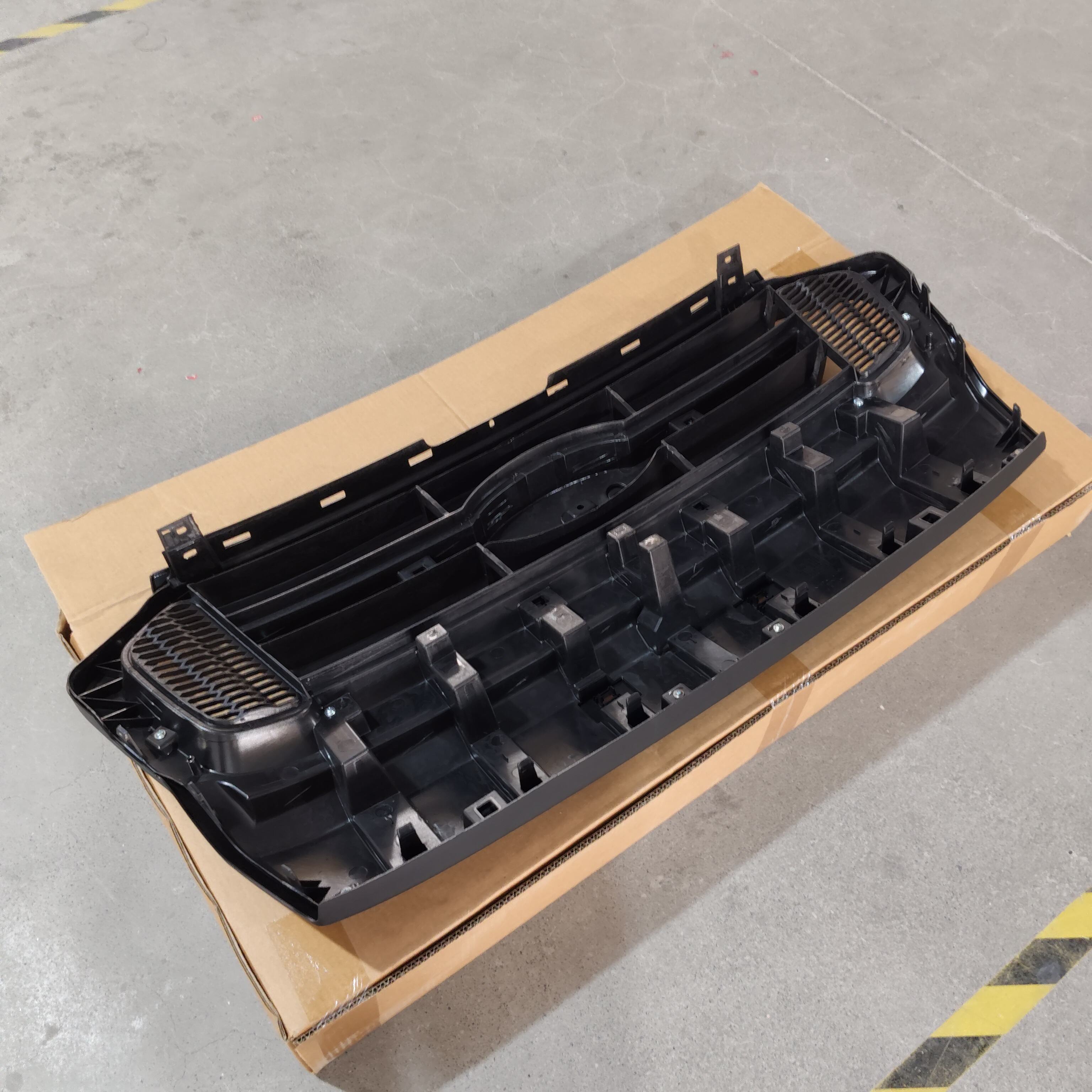 Auto Body Spare Parts Front Grille for Ford Ranger 2016 